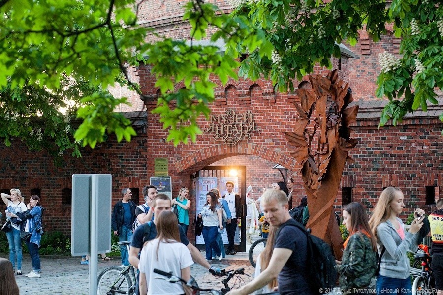 Алиханов пообещал реконструировать здание янтарной мануфактуры до 2021 года