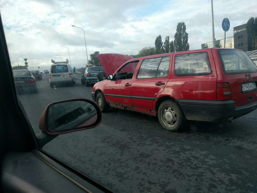 Движение по мосту на Гайдара затруднило ДТП (фото)