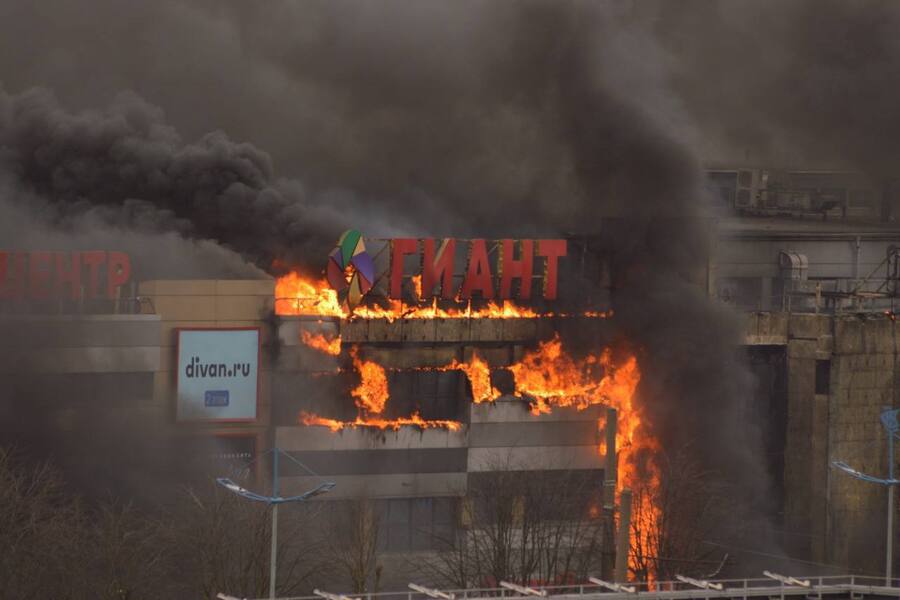 Губернатор о пожаре в ТЦ в Калининграде: есть первая информация о пострадавших