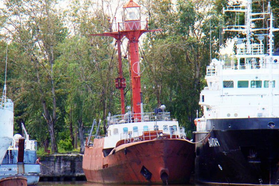 Последний плавучий маяк решено отбуксировать в Калининград