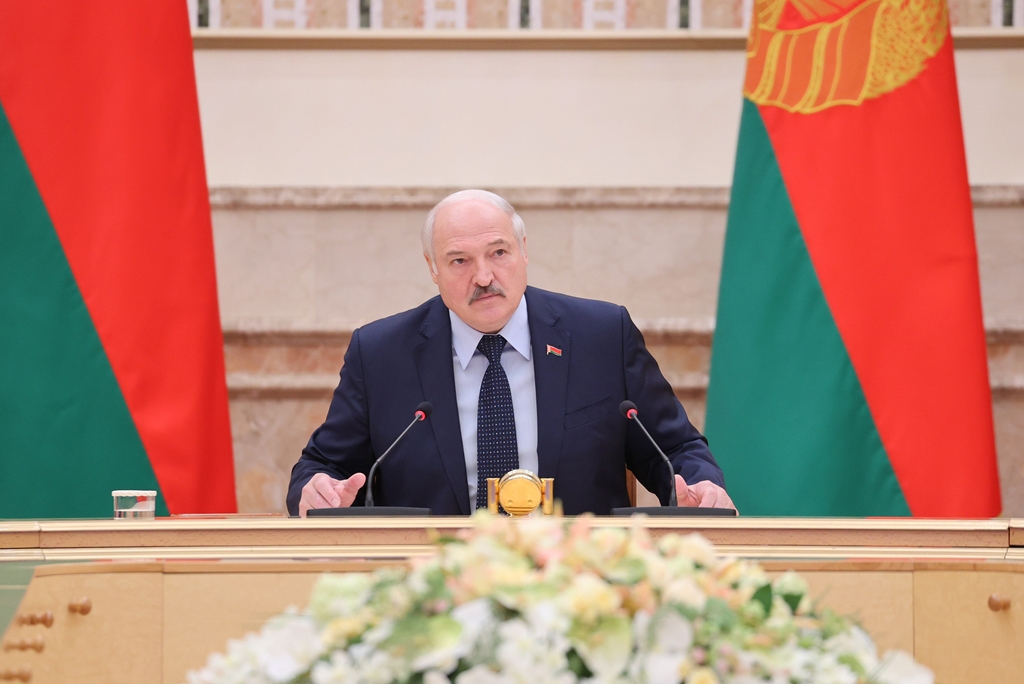 Лукашенко: пока не снимут санкции, Белоруссия не будет разговаривать с Западом