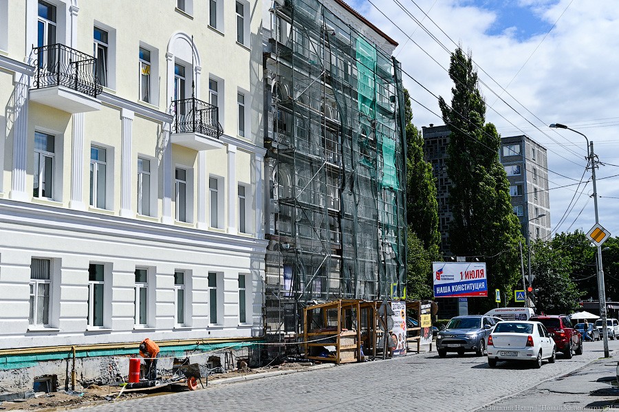 В Калининграде завершают ремонт памятника, у которого в 2018-м обрушился фасад (фото)