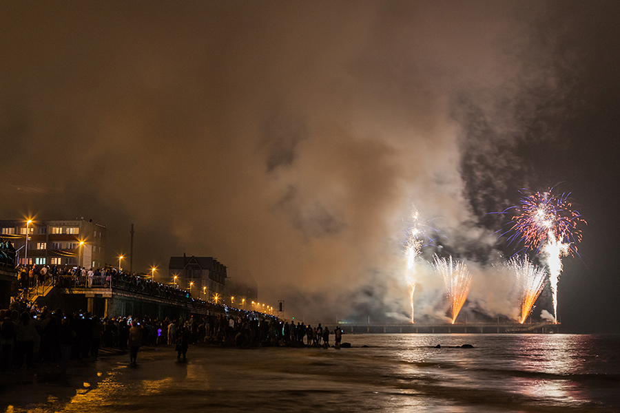 Небо в огне: второй день чемпионата фейерверков в Зеленоградске
