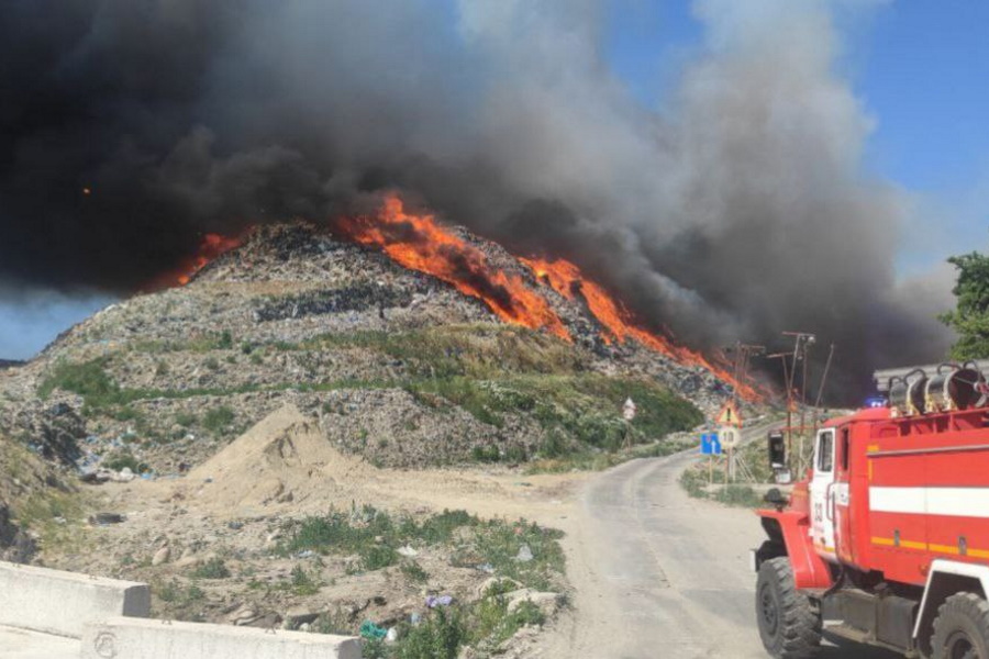 В правительстве сообщили, что из-за пожара на свалке в Круглово не нужно эвакуировать жителей