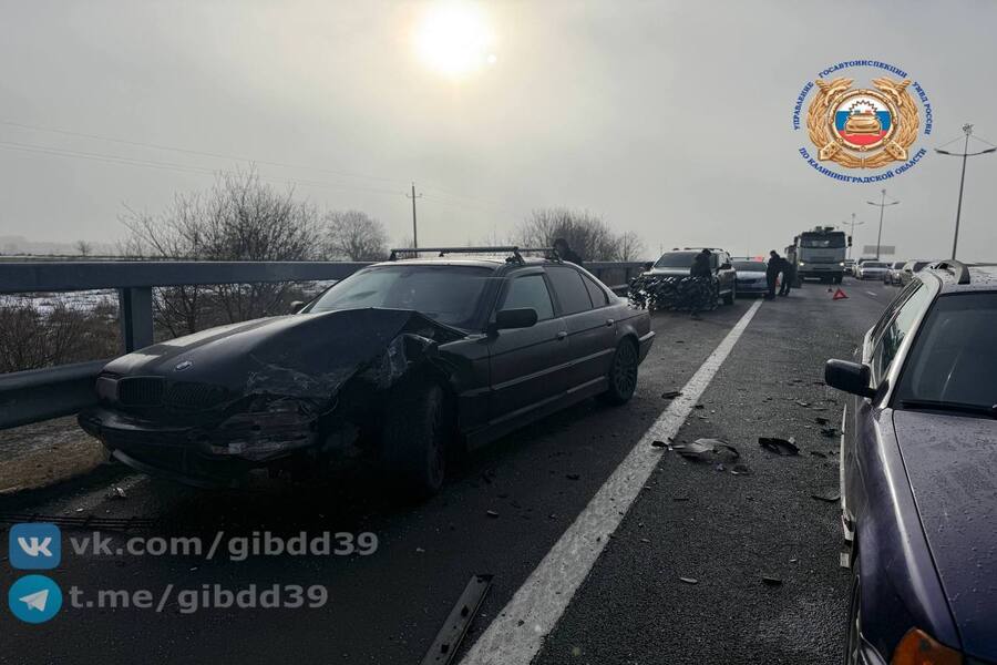 На Приморском полукольце столкнулись девять авто, движение затруднено 
