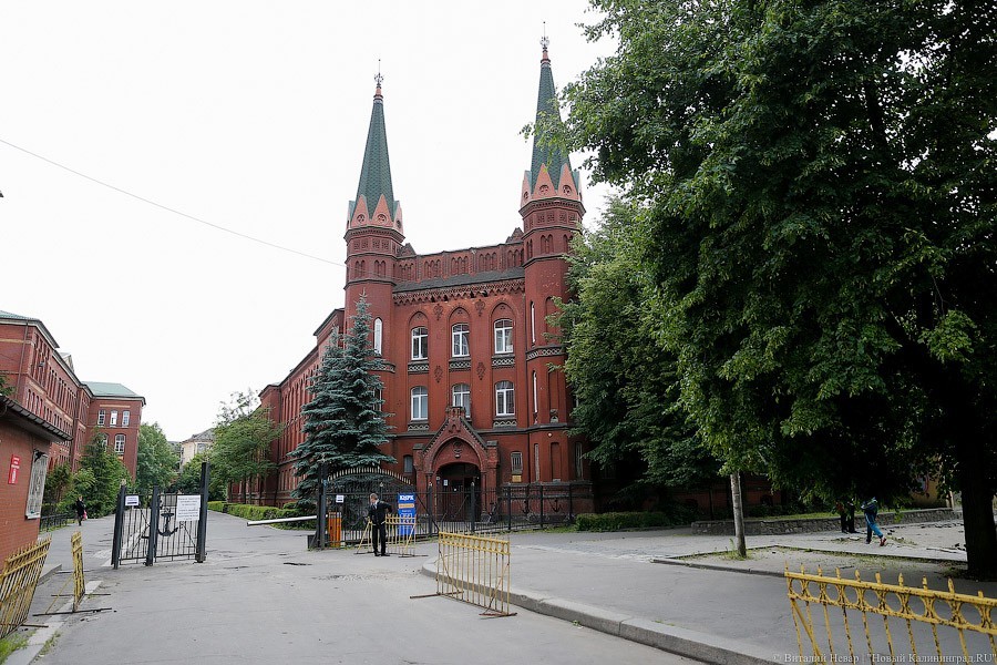 Калининградские курсанты станцевали под Satisfaction в трусах (видео)