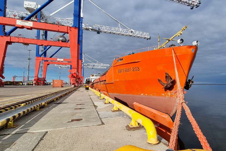 На калининградскую линию выходит новый сухогруз