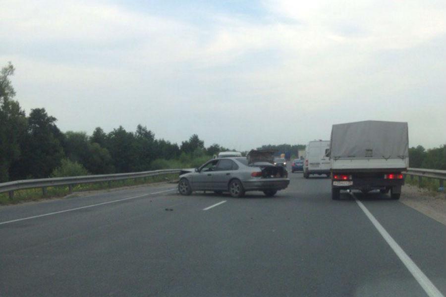 Очевидец: под Калининградом легковушка влетела в отбойник из-за грузовика (дополнено)