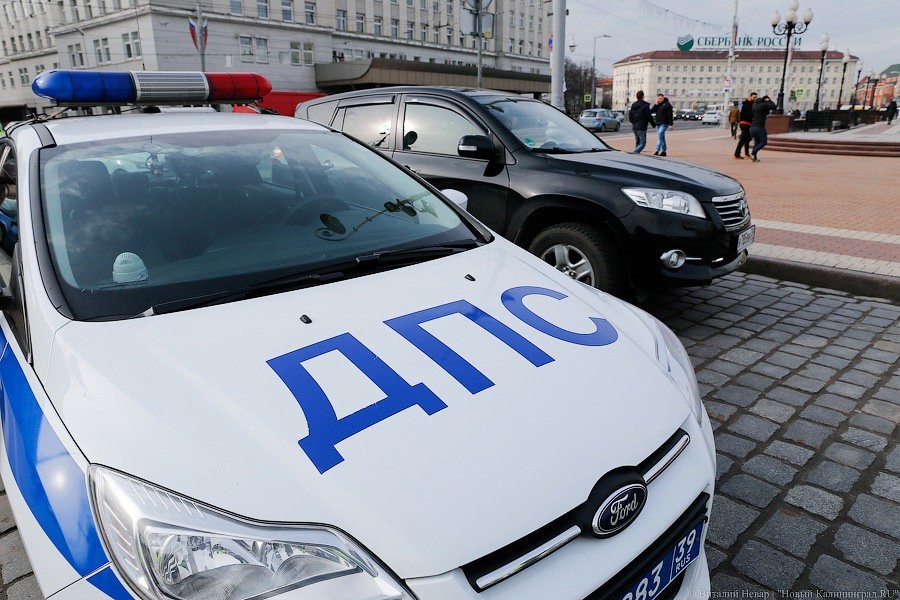 В Калининграде сотрудник автомойки напился и врезался на машине клиента в забор