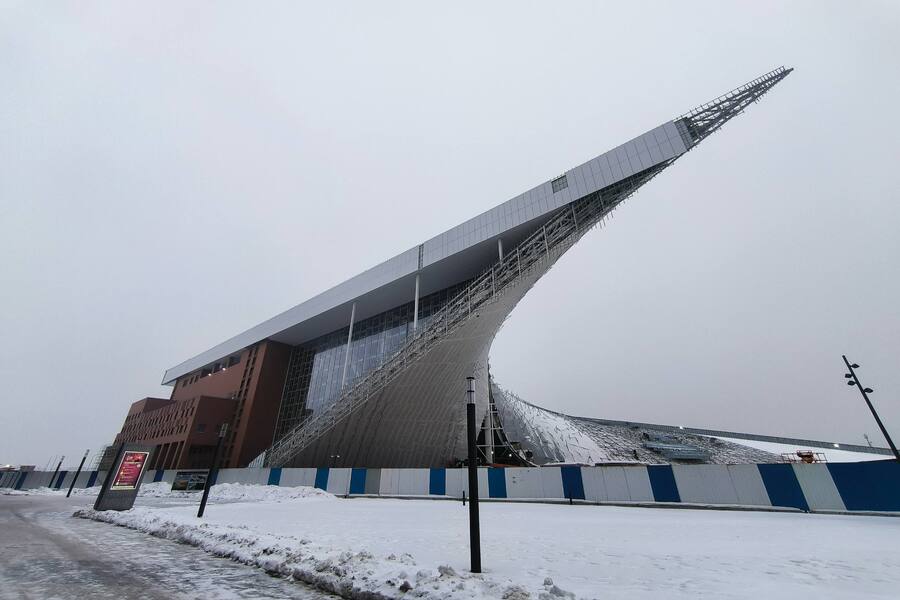 В Калининграде завершили оформление филиала Большого театра витражами (фото)
