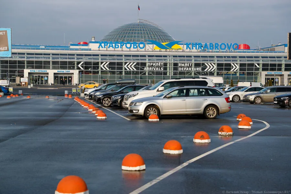 «Дикость, мешающая работать»: таксист пожаловался на платную парковку у аэропорта