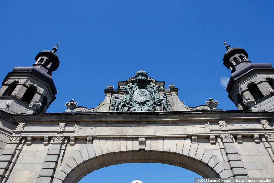 Часть зарплаты и.о. главы администрации Советского округа удерживают из-за долгов