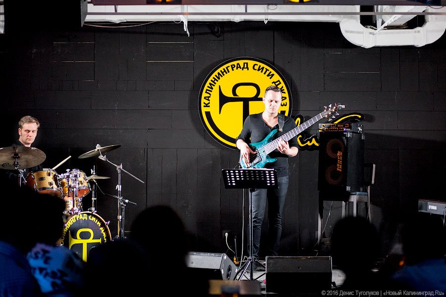 Запутанная музыка: выступление джазового трио «Confusion Project»