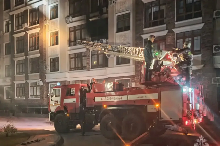 В Зеленоградске из-за ночного пожара в жилом доме пришлось эвакуировать 14 человек