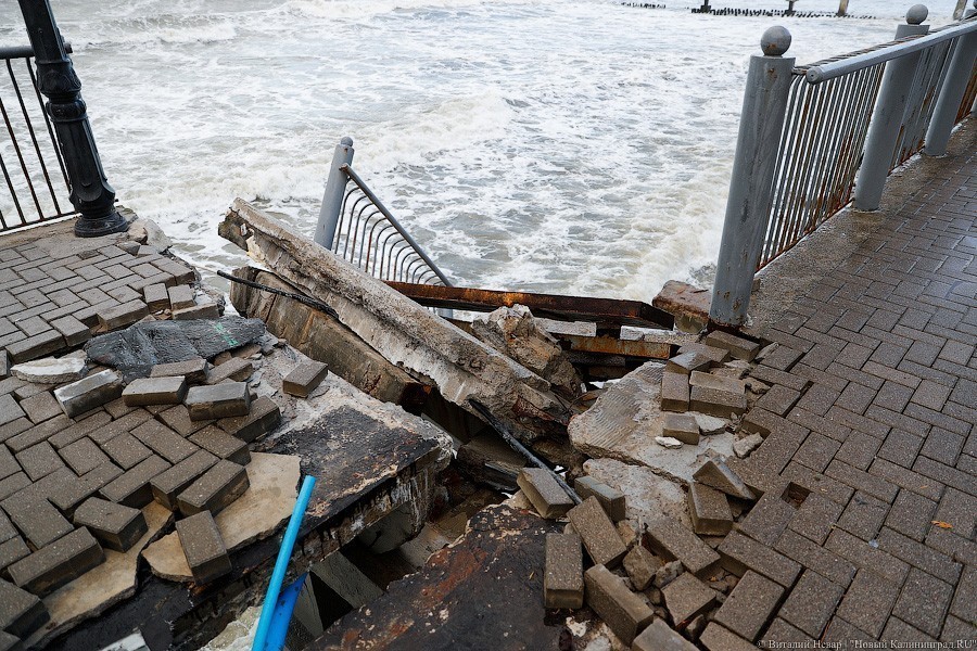 В Светлогорске демонтируют поврежденную в январе штормом часть променада 