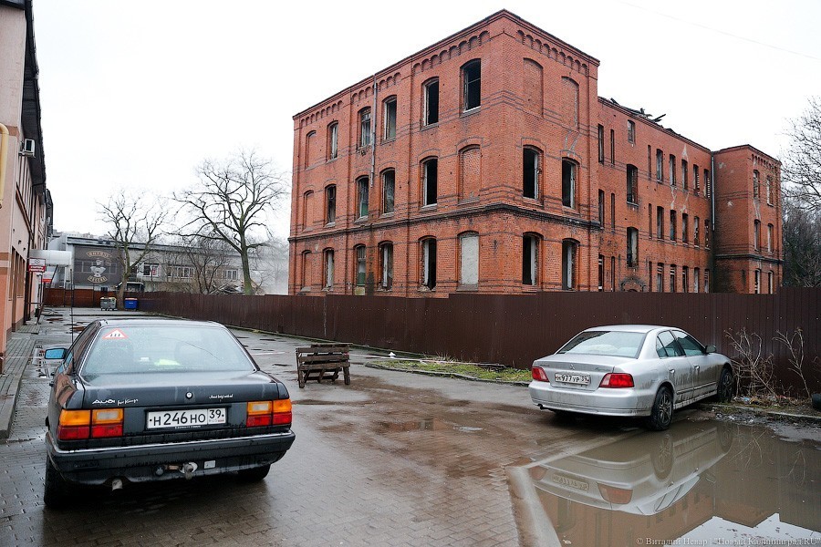 Возобновился снос довоенного здания на Томской (видео)