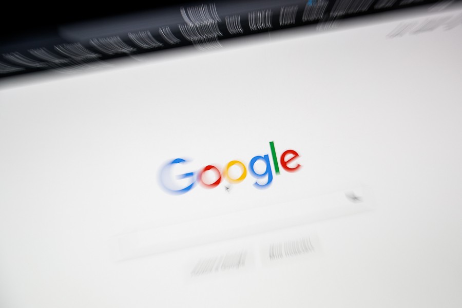 Google прослушивает команды пользователей голосовому помощнику