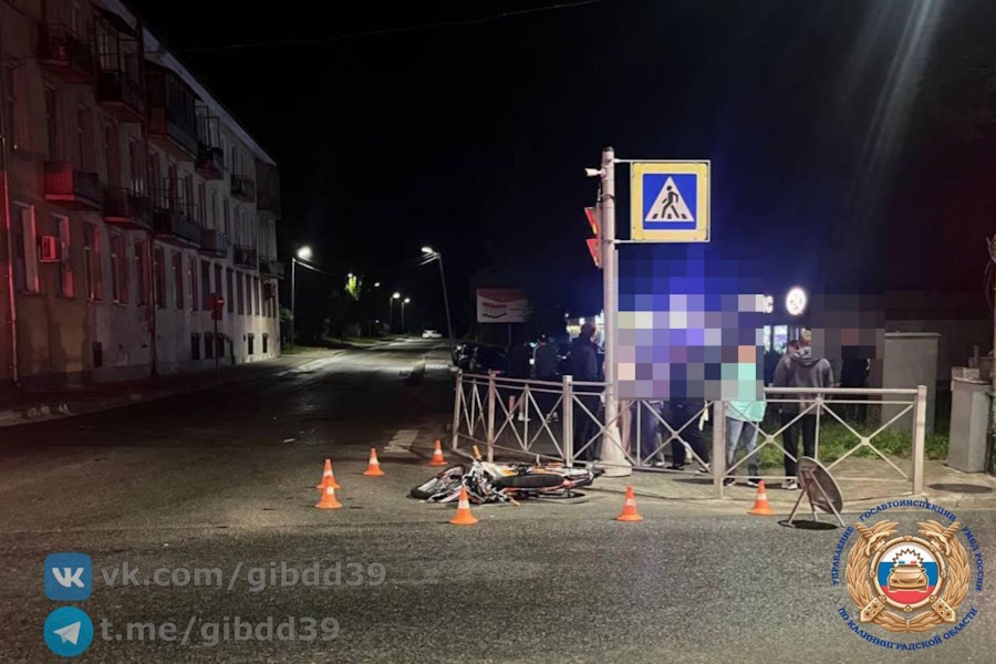 В Черняховске в ходе преследования попал в аварию питбайк с двумя подростками (видео)