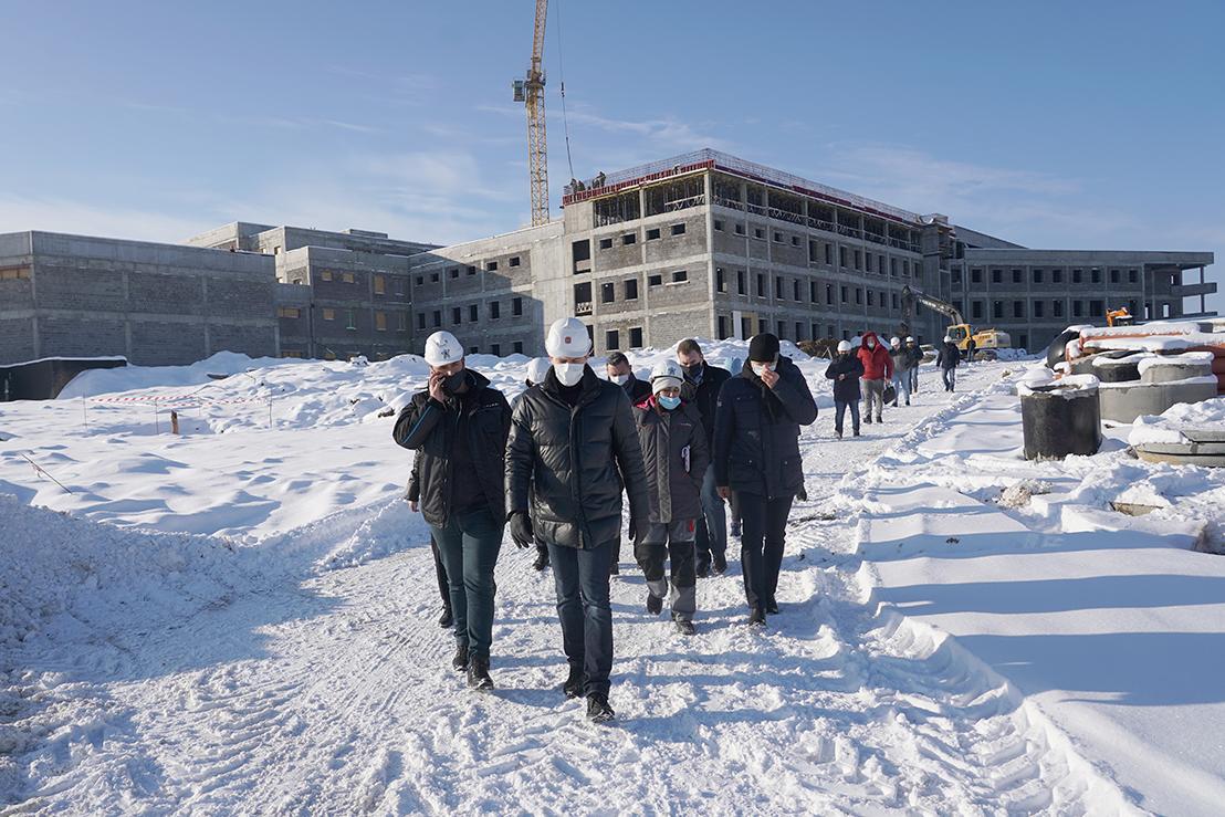 С начала рабочего года готовность онкоцентра выросла на 2%