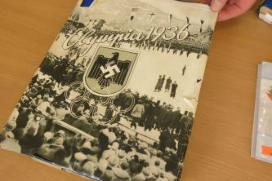 У пассажира поезда «Калининград — Санкт-Петербург» изъяли книги времен Третьего рейха (фото)