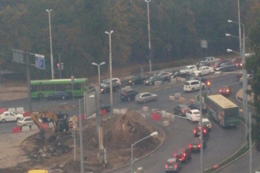 На площади Василевского иномарка врезалась в автобус (фото)