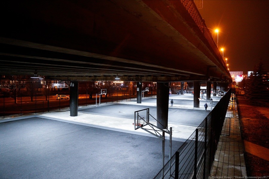 Власти Калининграда объявили аукцион на защиту спортплощадки под эстакадой от обрушений