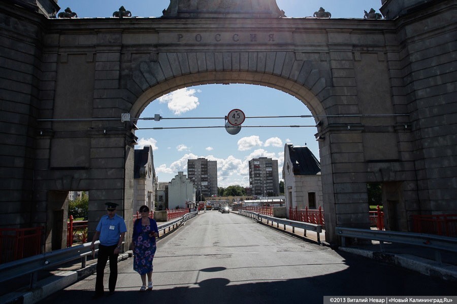 Ограничение движения на мосту королевы Луизы продлили до 10 декабря