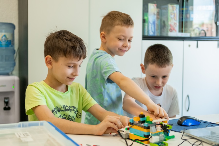 Открыта запись в летнюю школу робототехники «Лига роботов»