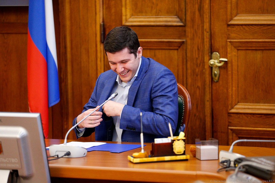 Калининградский губернатор заявил, что никогда не «бегает» от журналистов