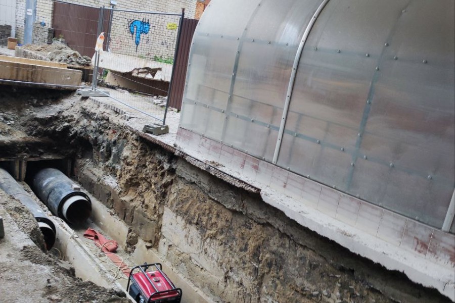 Ремонт теплотрассы на ул. Озерова застопорился из-за проблем с логистикой