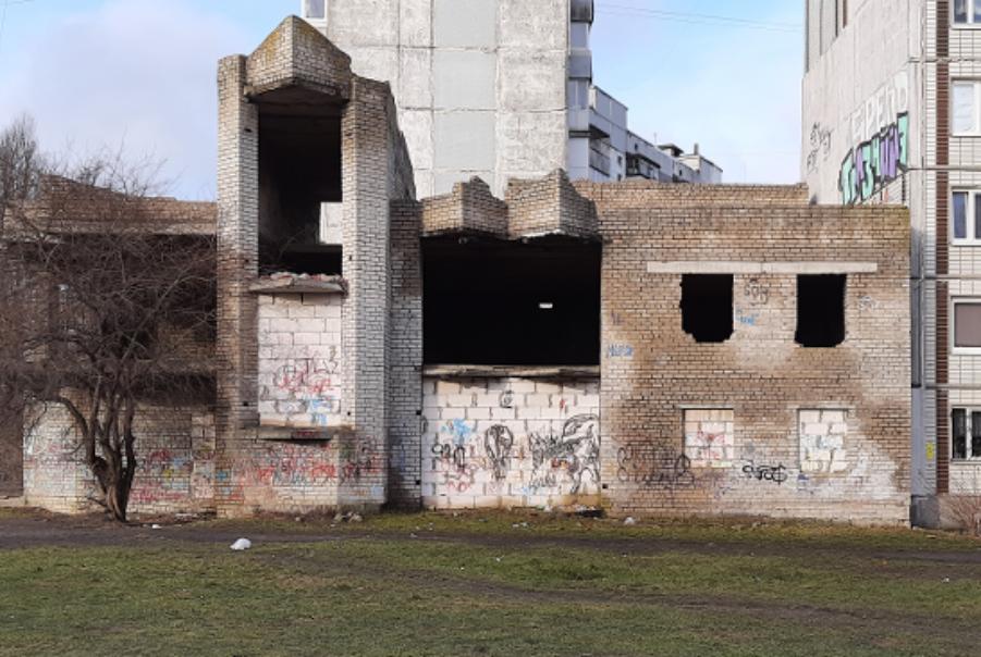 Застройщик покупает у властей недострой на Еловой Аллее, выставляемый на торги несколько раз