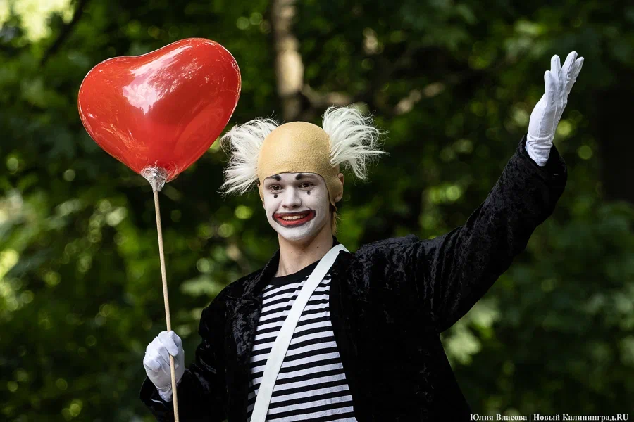 «Мы же православные»: как известные калининградцы относятся к 14 февраля