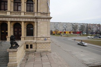 Представители мэрии не явились на суд по строительству торгового центра у ДКМ