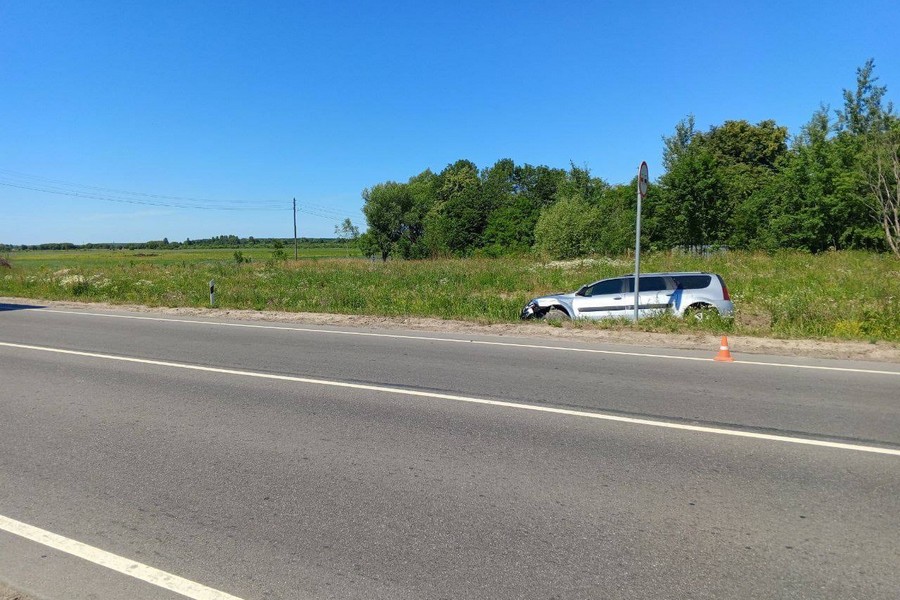 Под Полесском водитель «Лады» вылетела на «встречку», пострадали двое детей
