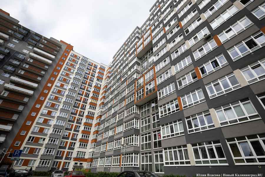 «Детей из чайников поливают»: почему жители новостроек сидят без горячей воды