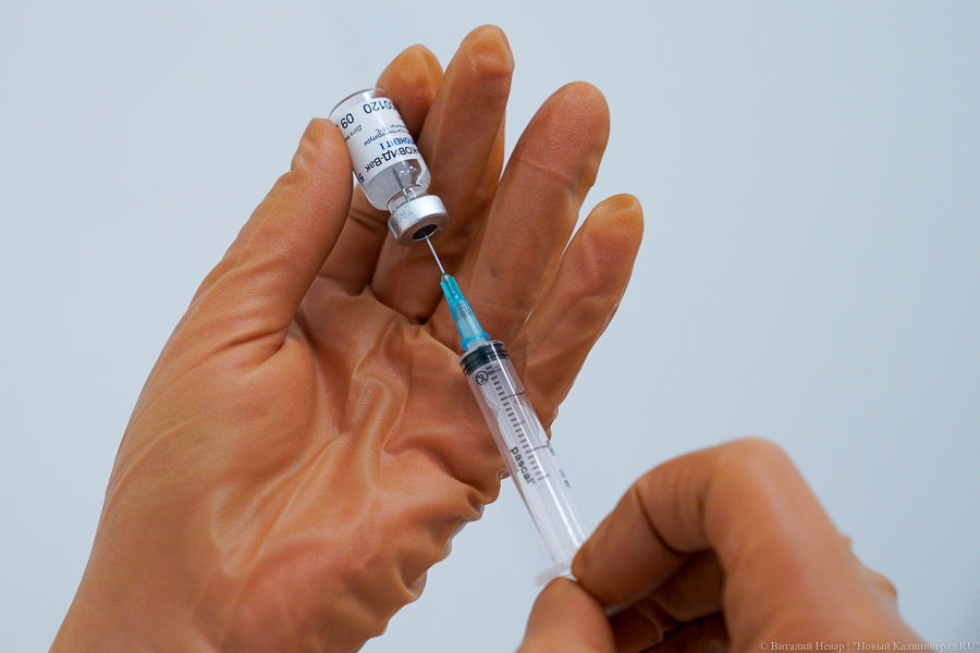 В Кремле назвали нереальным введение штрафов за отказ от вакцинации