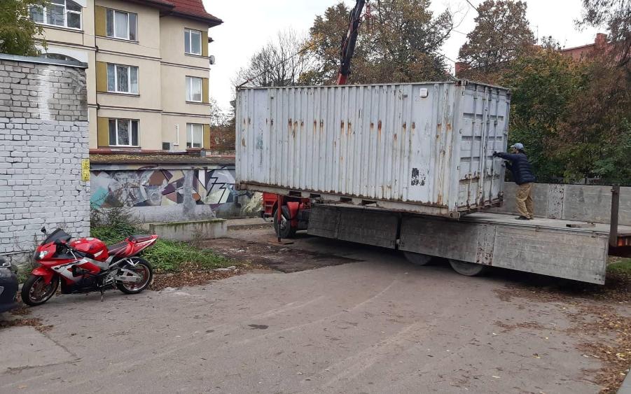 В Калининграде власти забрали у «любителя газануть» контейнер-гараж (фото)