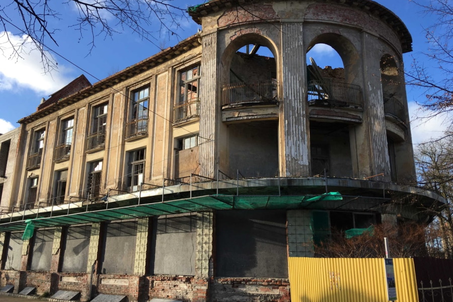 Застройщику гостиницы на месте «Дома звёздного неба» одобрили вырубку деревьев (фото)