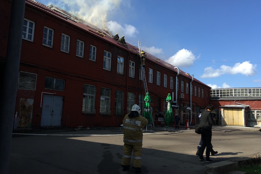 Из-за пожара на ул. Озерова эвакуировали 60 человек