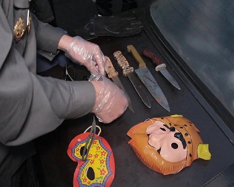 Полиция: угонщики в карнавальных масках готовили ограбление магазина