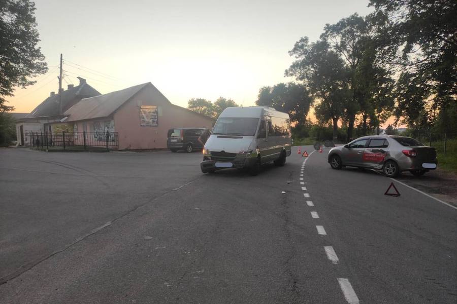 Под Зеленоградском таксист врезался в маршрутку, пострадала пассажирка (фото)