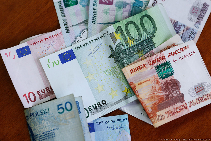 Официальный курс евро на среду вырос на 76 копеек