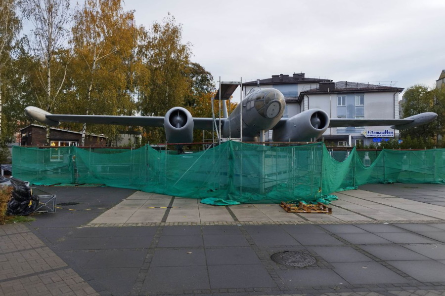 В Чкаловске снова решили отремонтировать «посаженный на забор» бомбардировщик Ил-28 (фото)