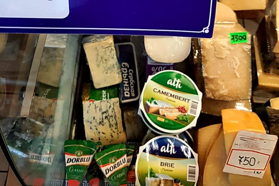 В Калининграде таможенники прошлись по рынкам и собрали 91 кг «санкционки»