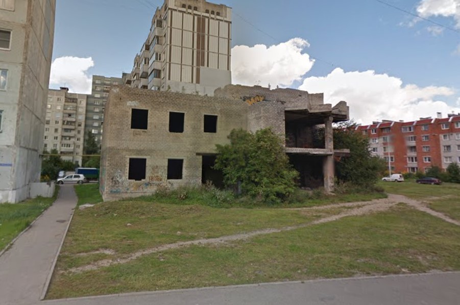 Власти снова снижают цену недостроя на Еловой Аллее, который пытались продать несколько раз