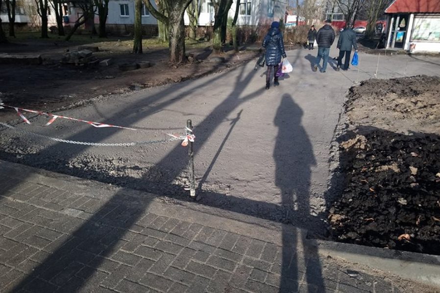 Лужу, расстроившую главу Калининграда, закатали в бетон