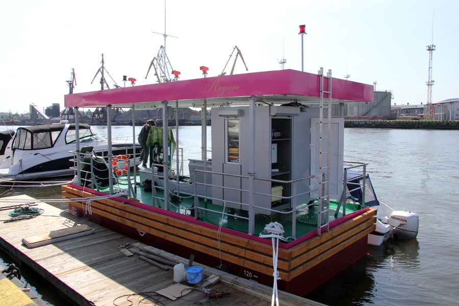 В Калининграде появилась первая плавучая заправочная станция для судов