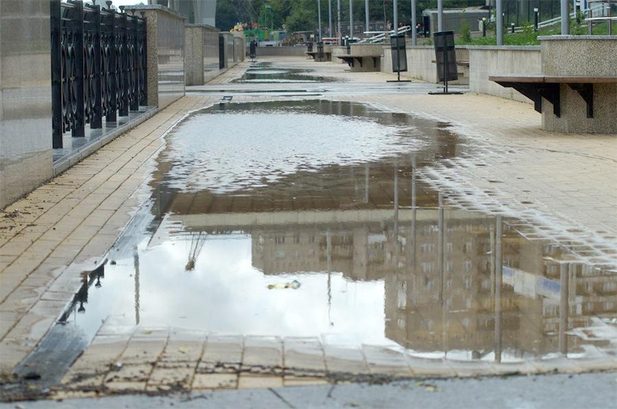 В Калининграде затопило новую набережную Трибуца (фото)