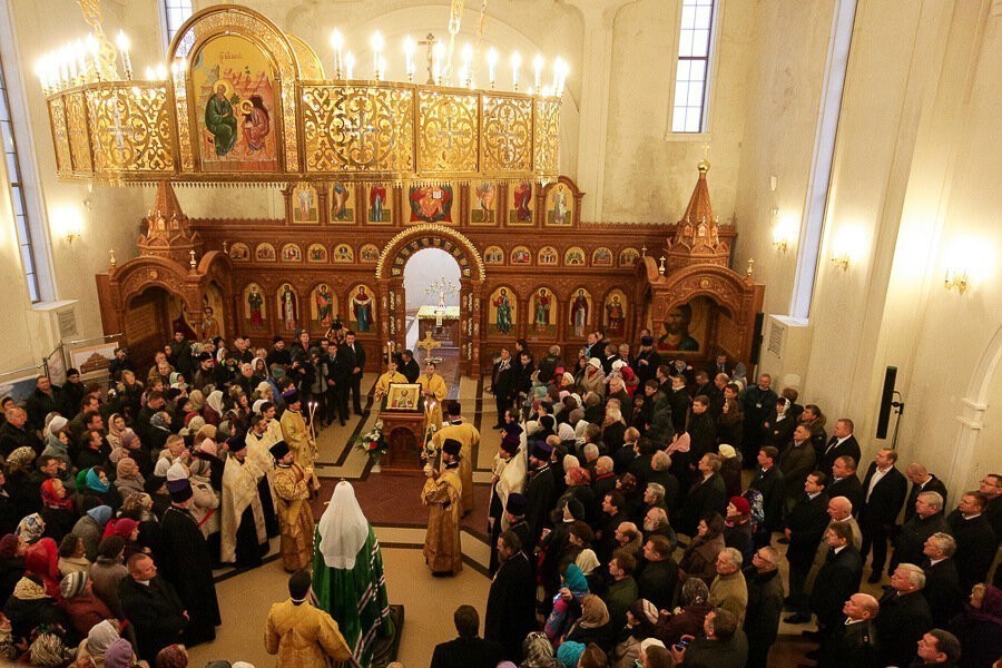 Священник из РПЦ призвал учить детей церковнославянскому языку вместо английского