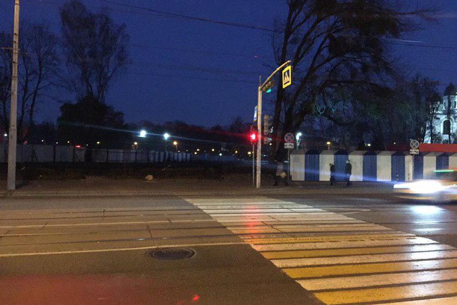 Парковку на Советском проспекте у Северного вокзала обнесли строительным забором